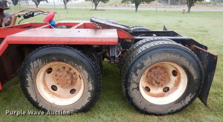 image for item DL0548 2013 Kenworth T800  semi truck