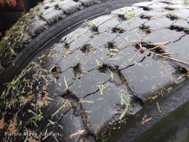 image for item DL0548 2013 Kenworth T800  semi truck