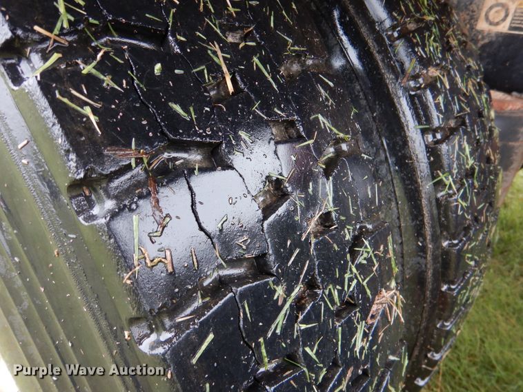 image for item DL0548 2013 Kenworth T800  semi truck