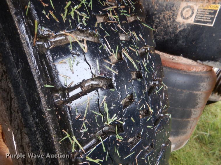 image for item DL0548 2013 Kenworth T800  semi truck