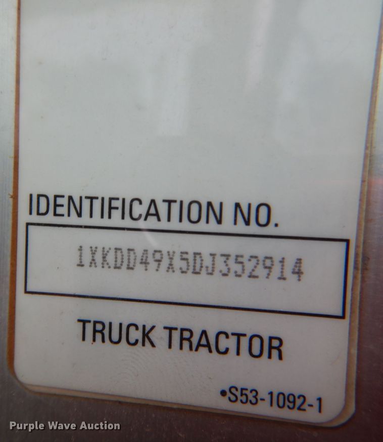 image for item DL0548 2013 Kenworth T800  semi truck