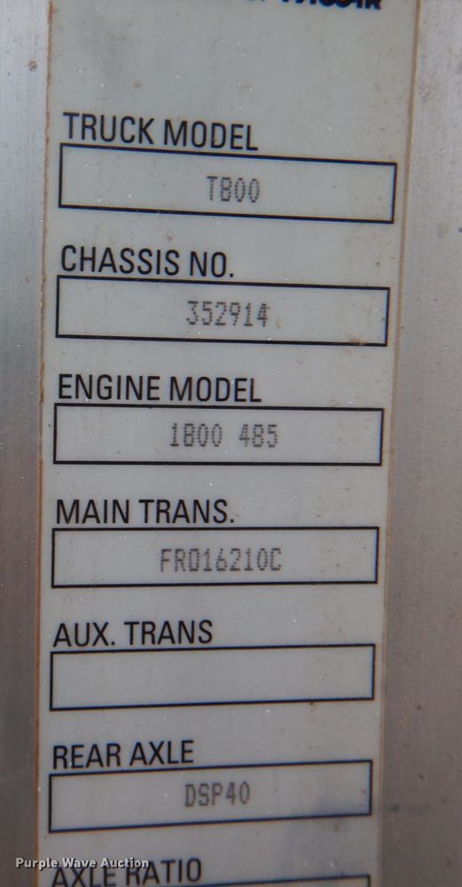 image for item DL0548 2013 Kenworth T800  semi truck