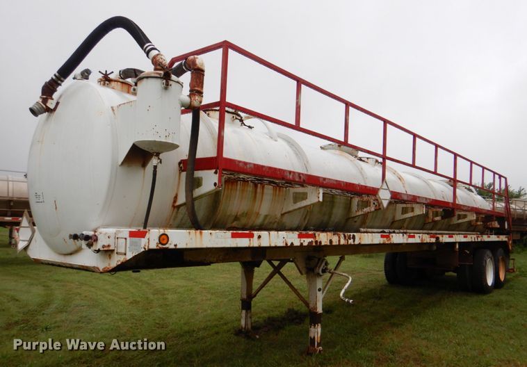 image for item DL0549 2007 Menard  vacuum trailer