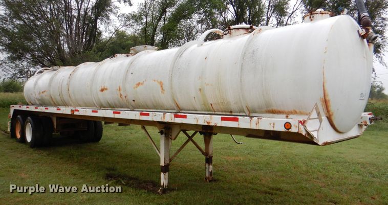 image for item DL0549 2007 Menard  vacuum trailer