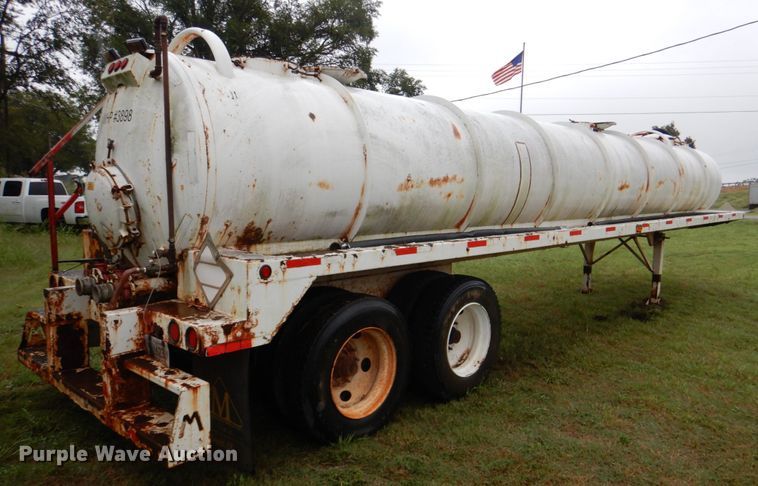 image for item DL0549 2007 Menard  vacuum trailer