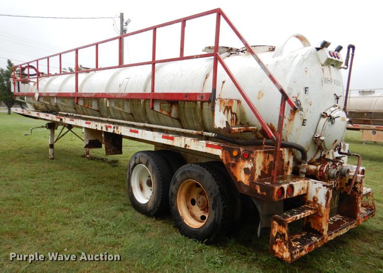 image for item DL0549 2007 Menard  vacuum trailer