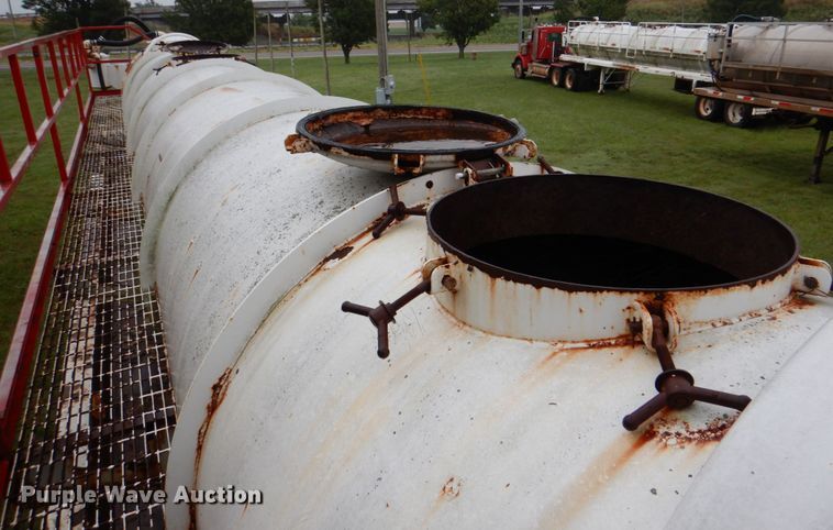 image for item DL0549 2007 Menard  vacuum trailer