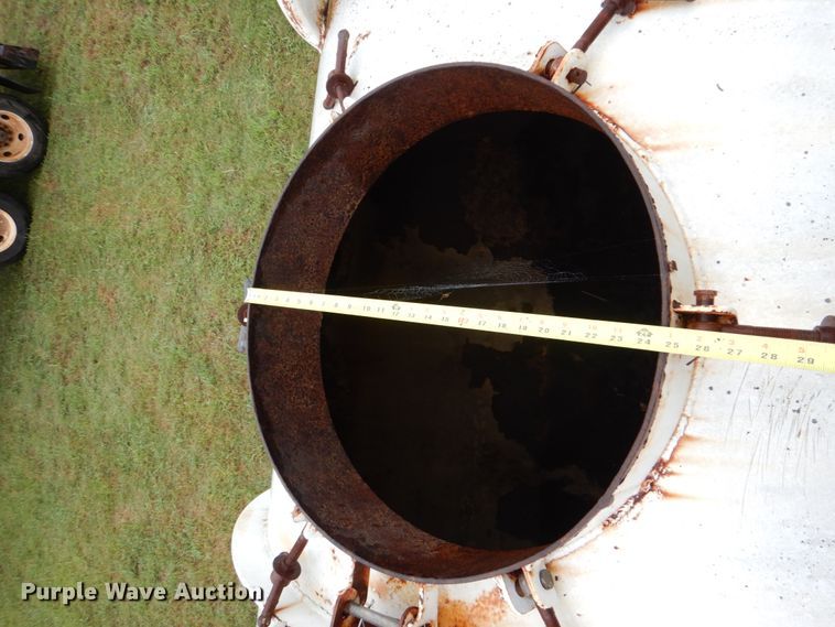 image for item DL0549 2007 Menard  vacuum trailer