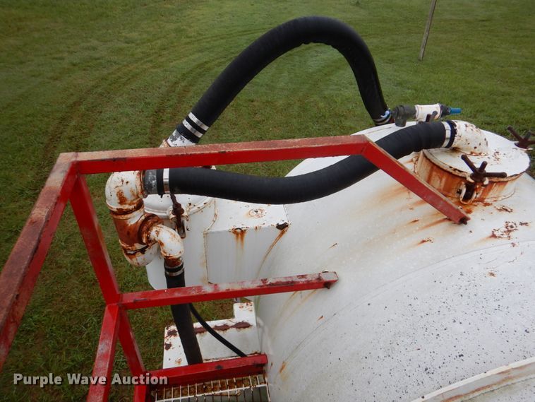 image for item DL0549 2007 Menard  vacuum trailer