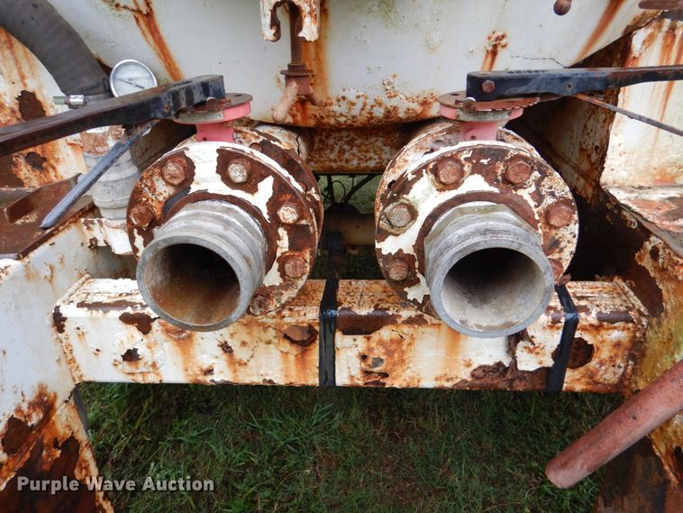 image for item DL0549 2007 Menard  vacuum trailer