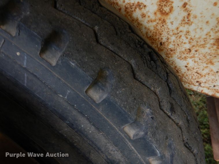 image for item DL0549 2007 Menard  vacuum trailer