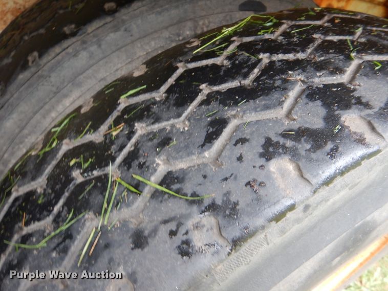 image for item DL0549 2007 Menard  vacuum trailer