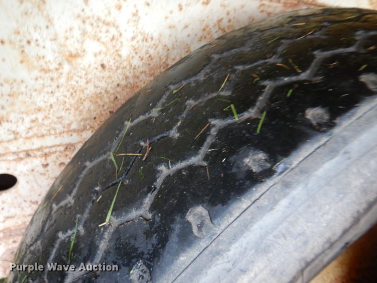 image for item DL0549 2007 Menard  vacuum trailer