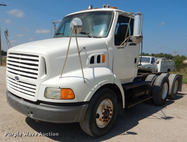 image for item DL3113 1998 Ford Aeromax  semi truck