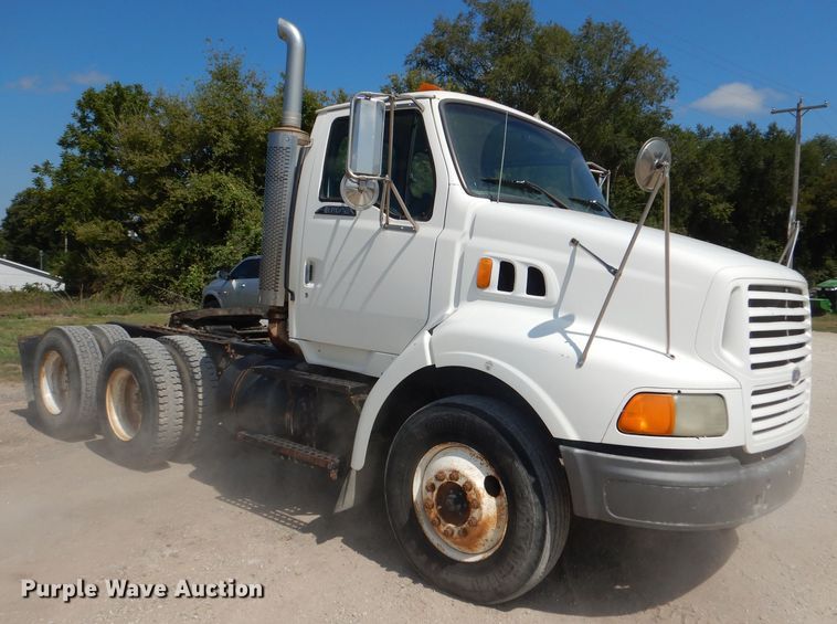 image for item DL3113 1998 Ford Aeromax  semi truck