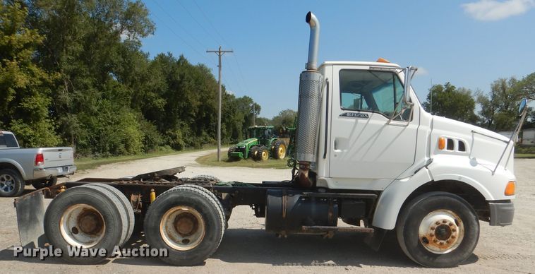 image for item DL3113 1998 Ford Aeromax  semi truck