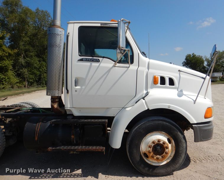 image for item DL3113 1998 Ford Aeromax  semi truck