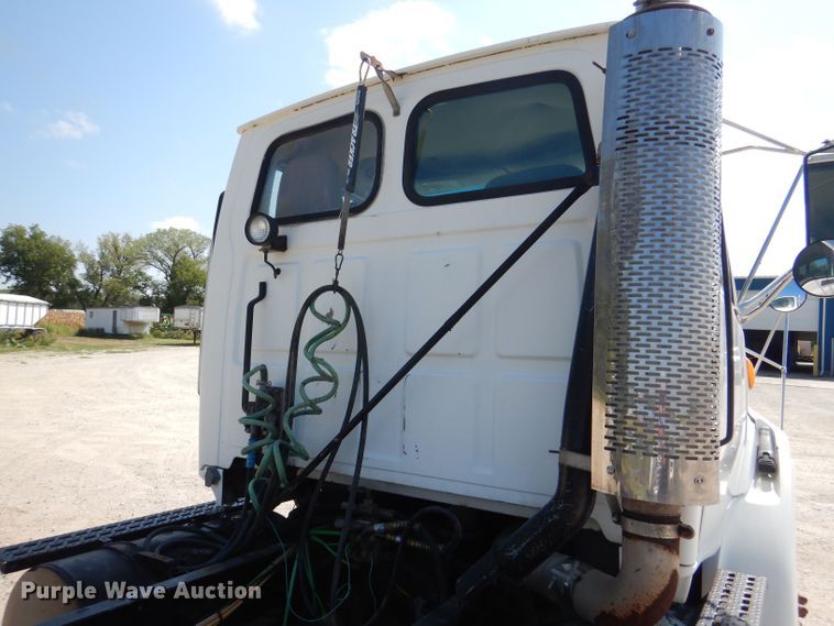 image for item DL3113 1998 Ford Aeromax  semi truck