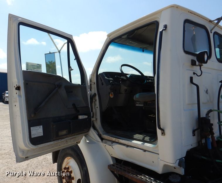 image for item DL3113 1998 Ford Aeromax  semi truck