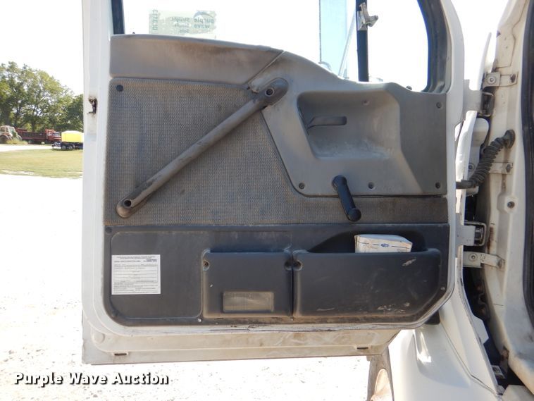 image for item DL3113 1998 Ford Aeromax  semi truck