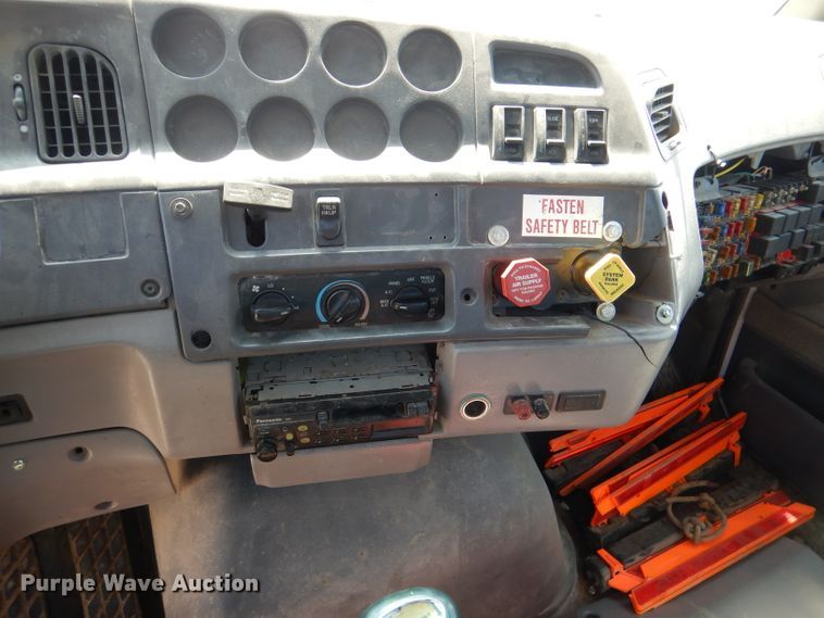 image for item DL3113 1998 Ford Aeromax  semi truck