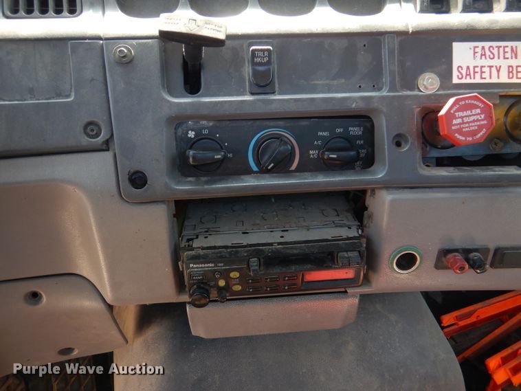 image for item DL3113 1998 Ford Aeromax  semi truck