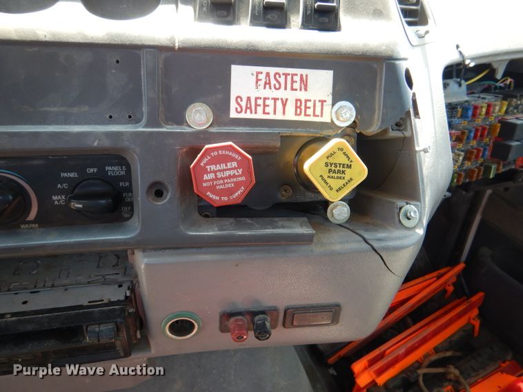 image for item DL3113 1998 Ford Aeromax  semi truck