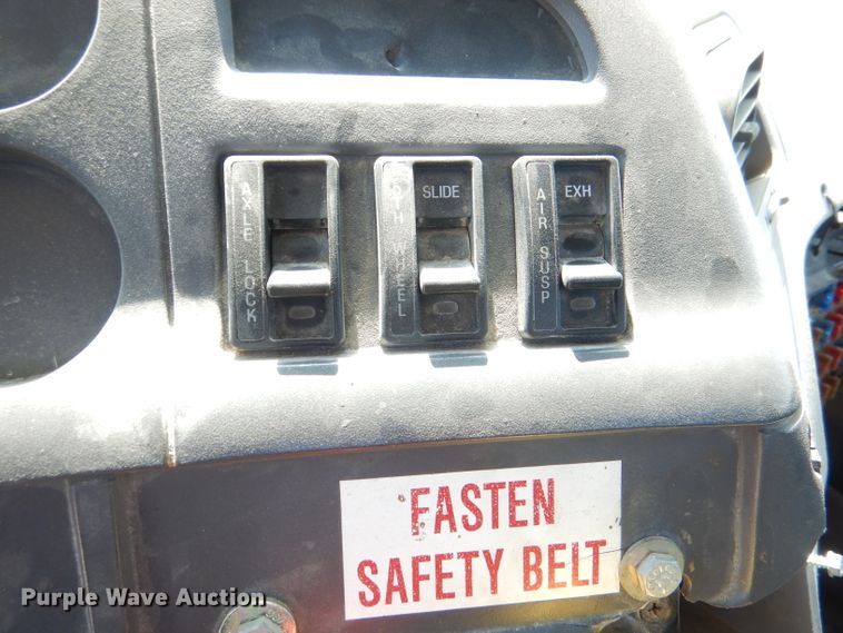 image for item DL3113 1998 Ford Aeromax  semi truck