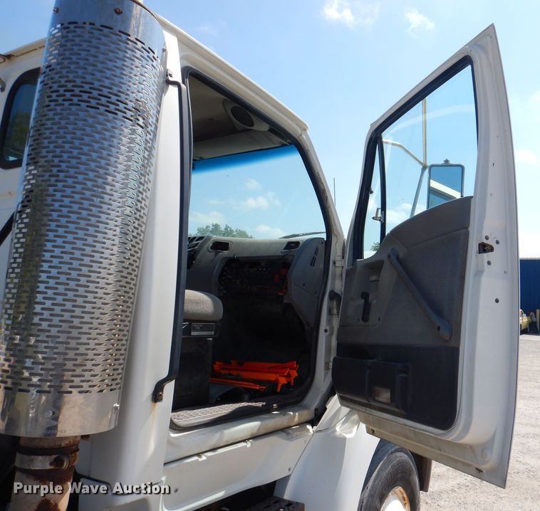 image for item DL3113 1998 Ford Aeromax  semi truck