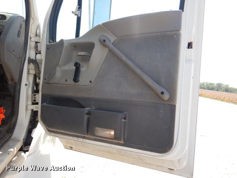 image for item DL3113 1998 Ford Aeromax  semi truck