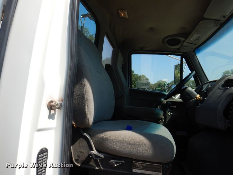 image for item DL3113 1998 Ford Aeromax  semi truck