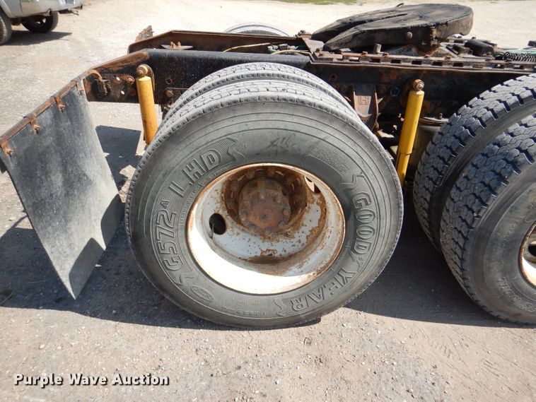 image for item DL3113 1998 Ford Aeromax  semi truck