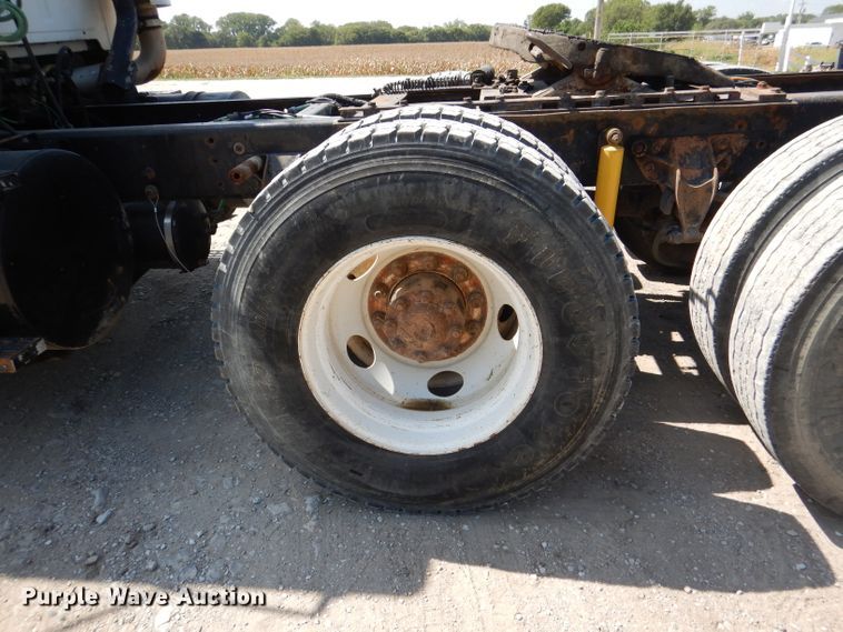 image for item DL3113 1998 Ford Aeromax  semi truck