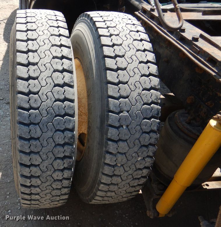 image for item DL3113 1998 Ford Aeromax  semi truck