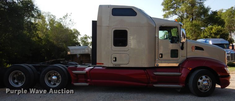 image for item DM5078 2014 Kenworth T660  semi truck