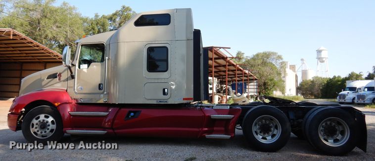 image for item DM5078 2014 Kenworth T660  semi truck