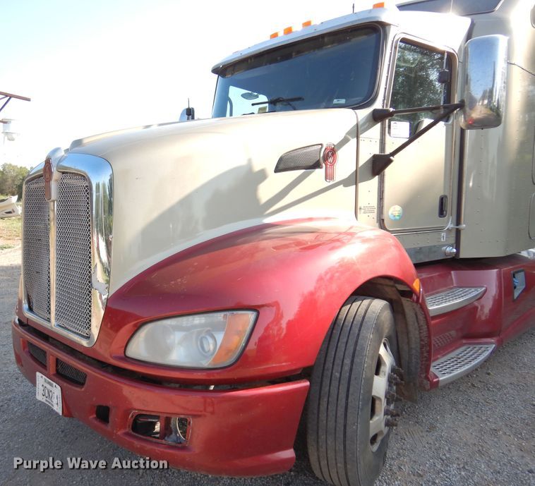 image for item DM5078 2014 Kenworth T660  semi truck