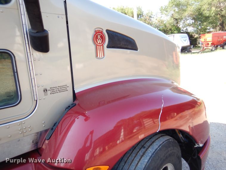 image for item DM5078 2014 Kenworth T660  semi truck