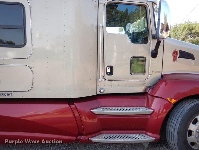 image for item DM5078 2014 Kenworth T660  semi truck