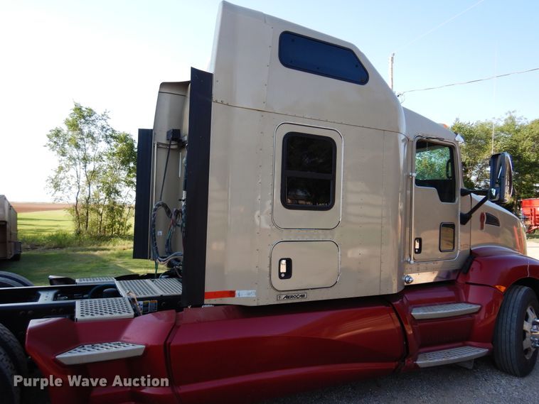 image for item DM5078 2014 Kenworth T660  semi truck
