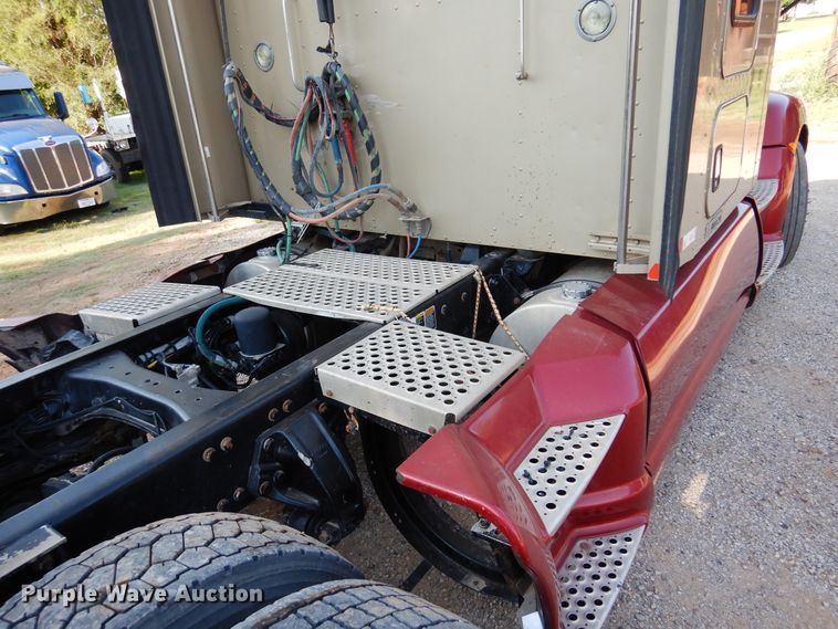 image for item DM5078 2014 Kenworth T660  semi truck