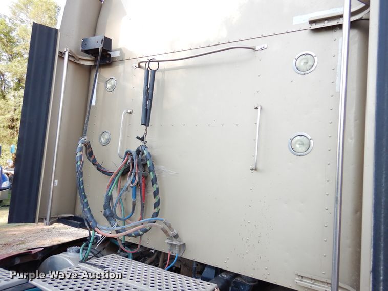 image for item DM5078 2014 Kenworth T660  semi truck