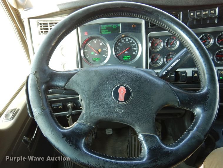 image for item DM5078 2014 Kenworth T660  semi truck