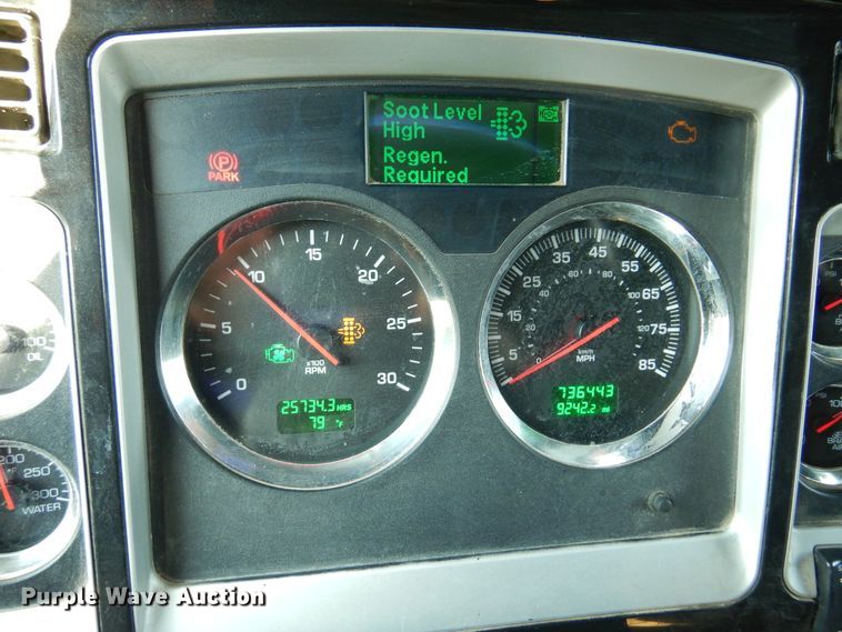 image for item DM5078 2014 Kenworth T660  semi truck