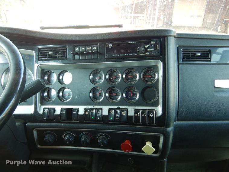 image for item DM5078 2014 Kenworth T660  semi truck