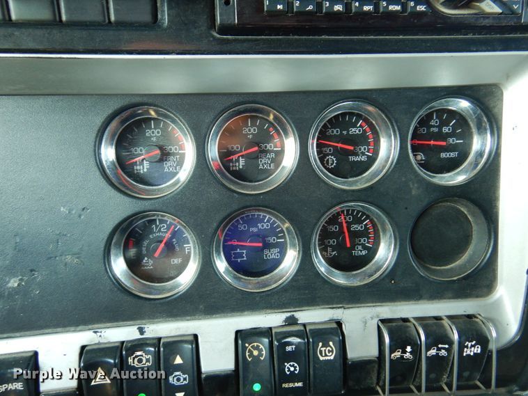 image for item DM5078 2014 Kenworth T660  semi truck