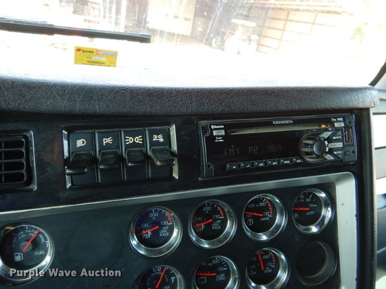 image for item DM5078 2014 Kenworth T660  semi truck