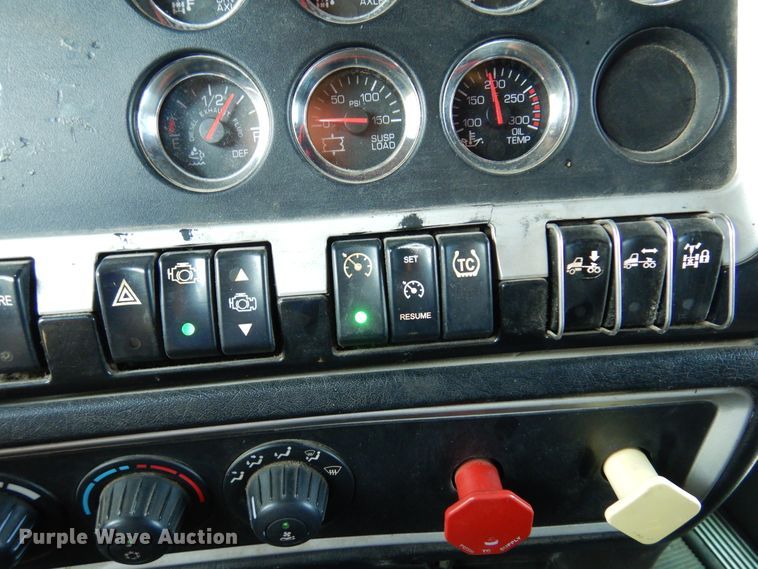 image for item DM5078 2014 Kenworth T660  semi truck