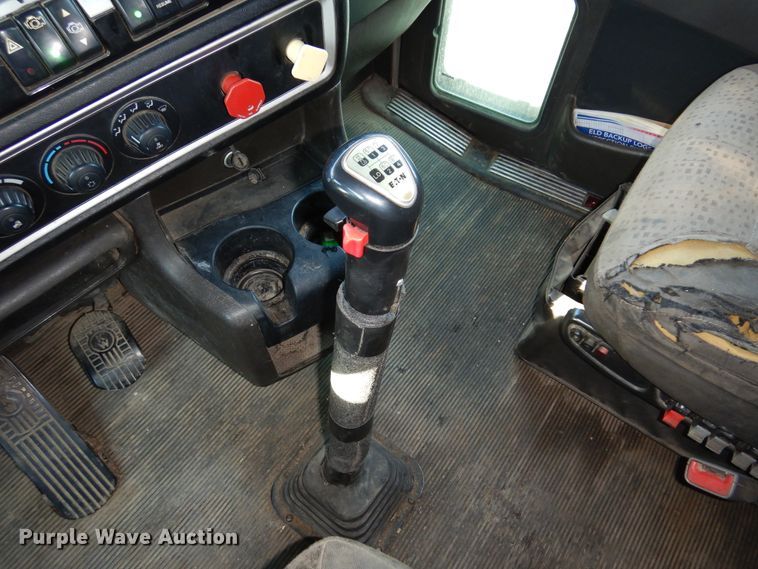 image for item DM5078 2014 Kenworth T660  semi truck