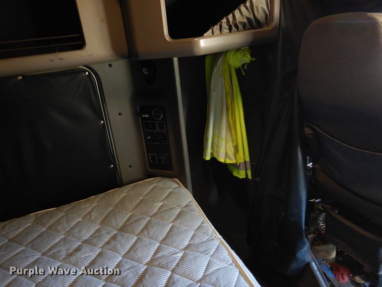 image for item DM5078 2014 Kenworth T660  semi truck